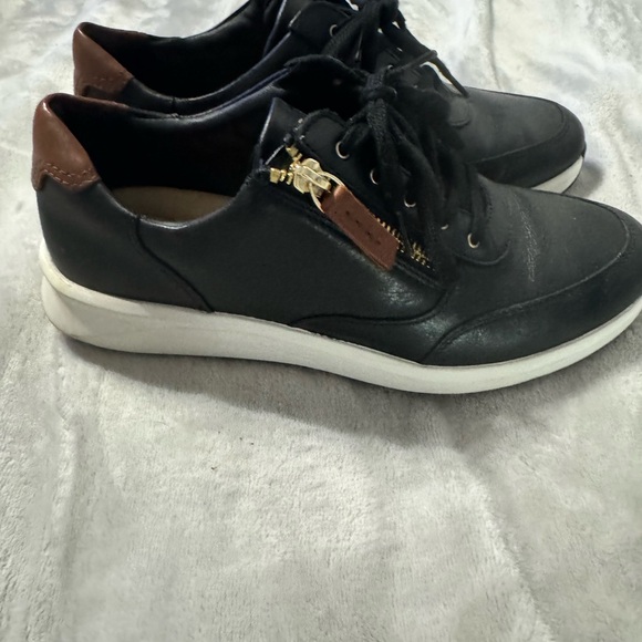 Women’s Clark dress tennis shoes size 7.5 - Picture 3 of 6